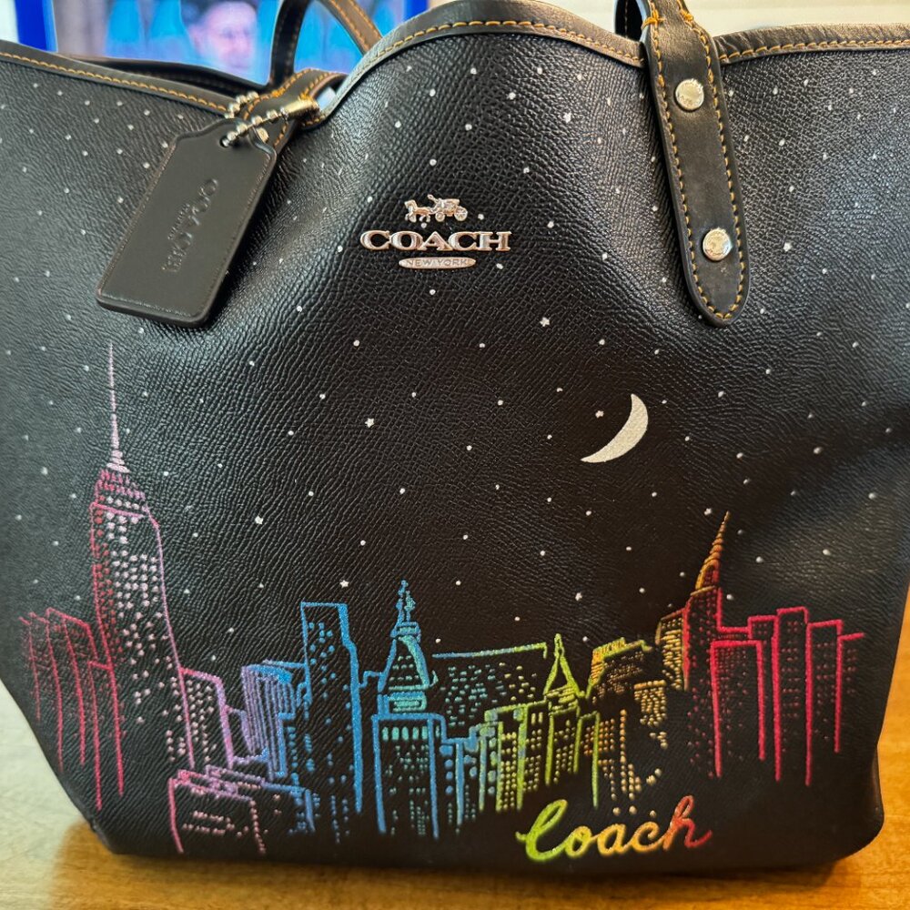 COACH-LIKE NEW (F38342) "I Love New York" City Tote REVERSIBLE Tote - Picture 2 of 2